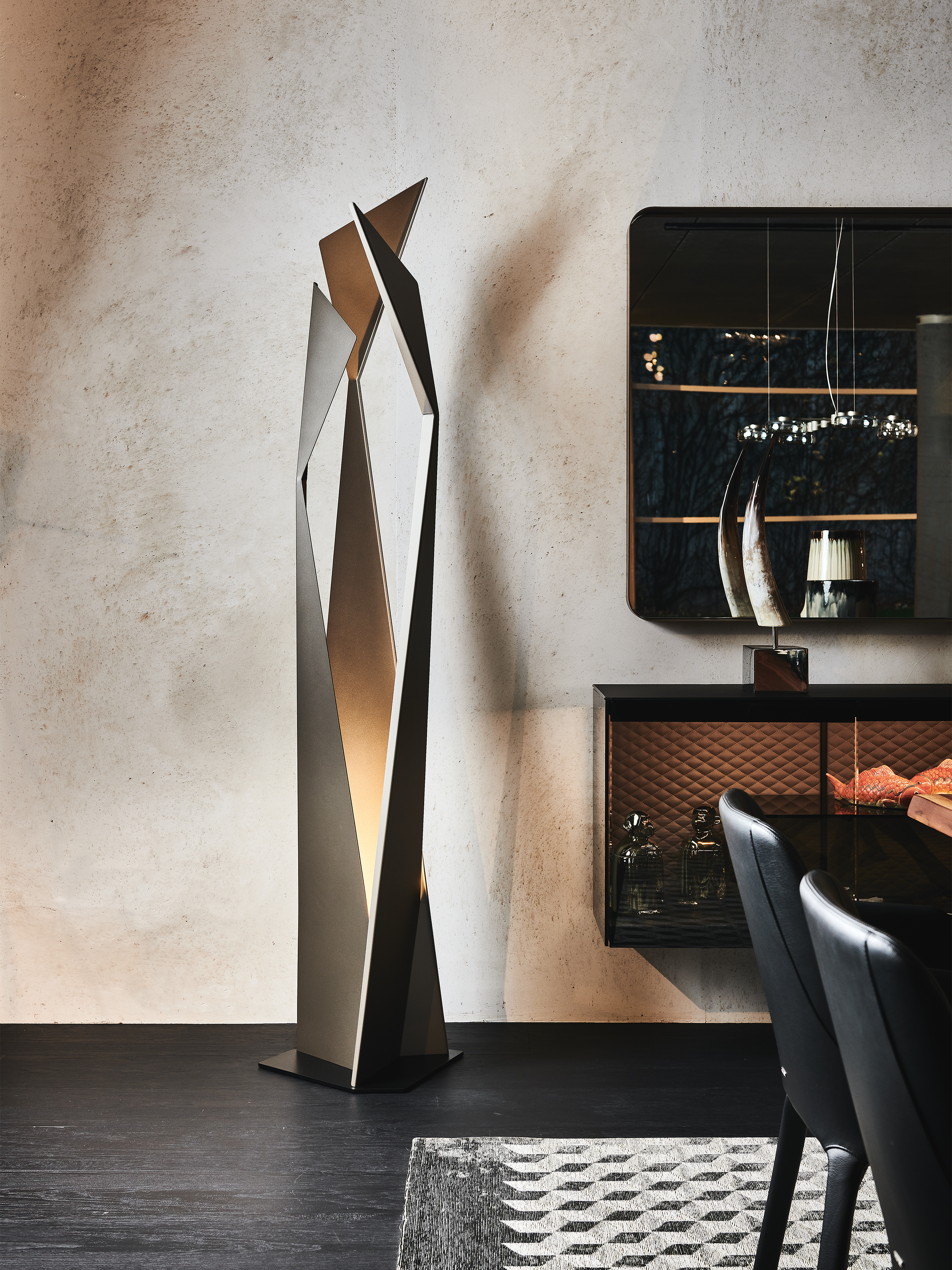 Thriller Floor Lamp