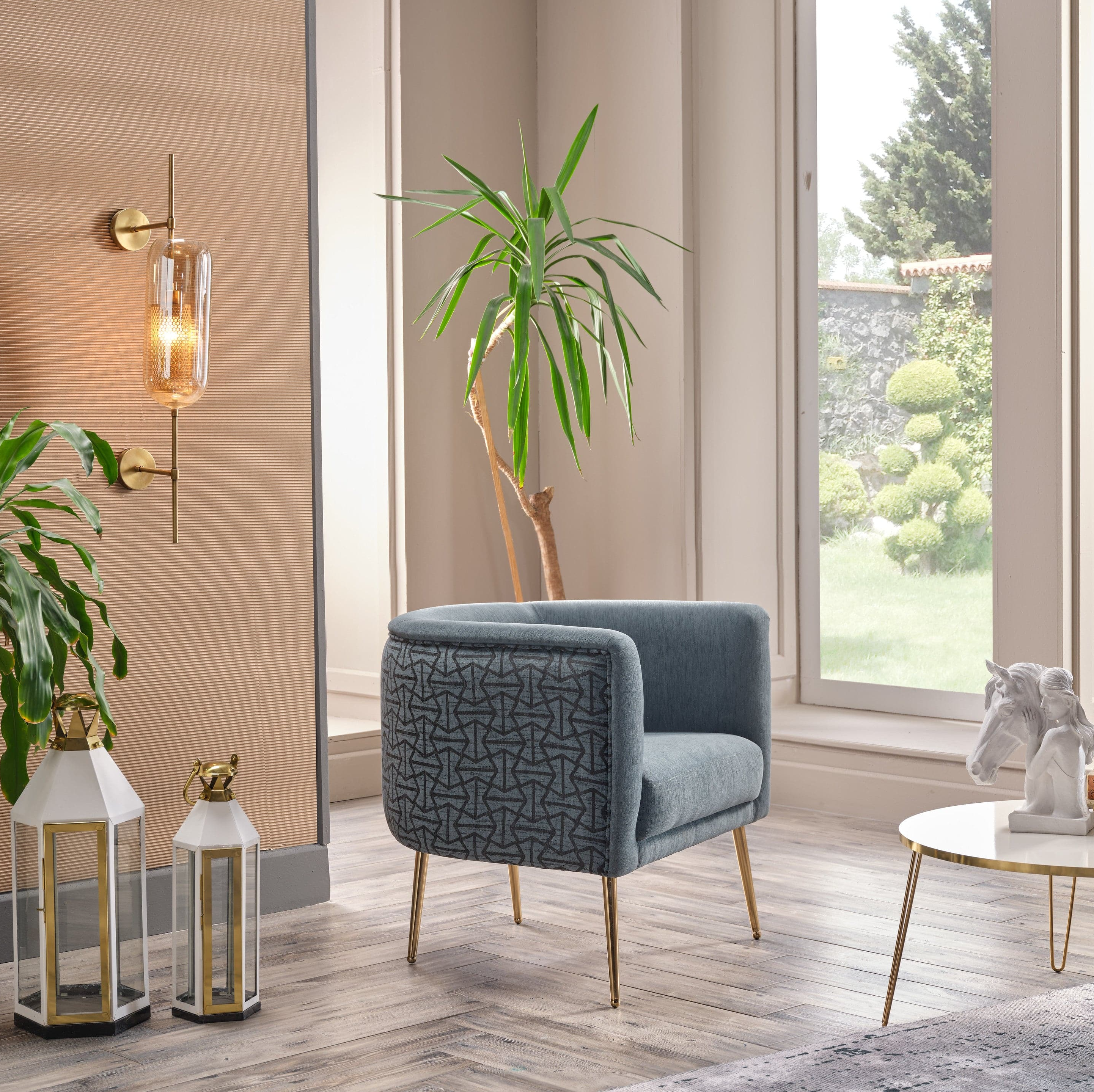 Cloak Armchair - Thumbnail 3