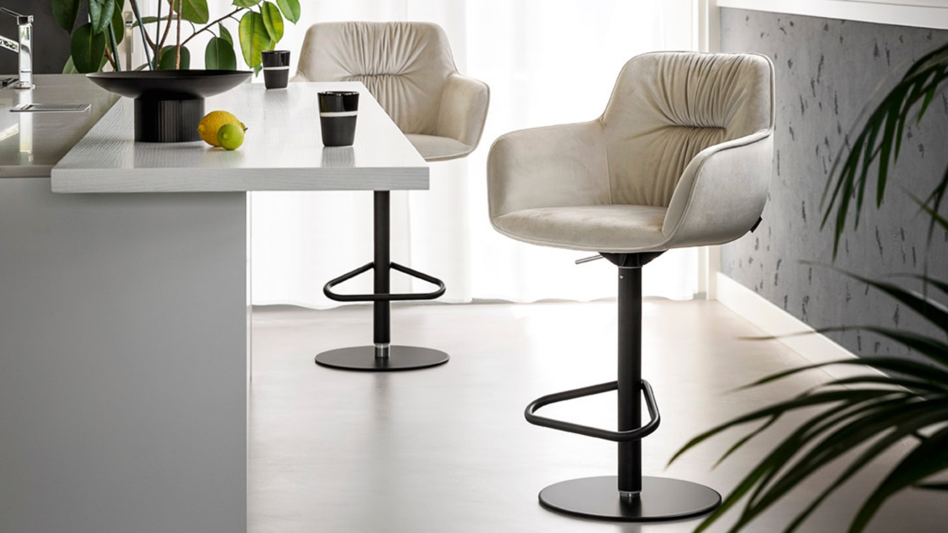 CS2230 Cocoon Bar Stool