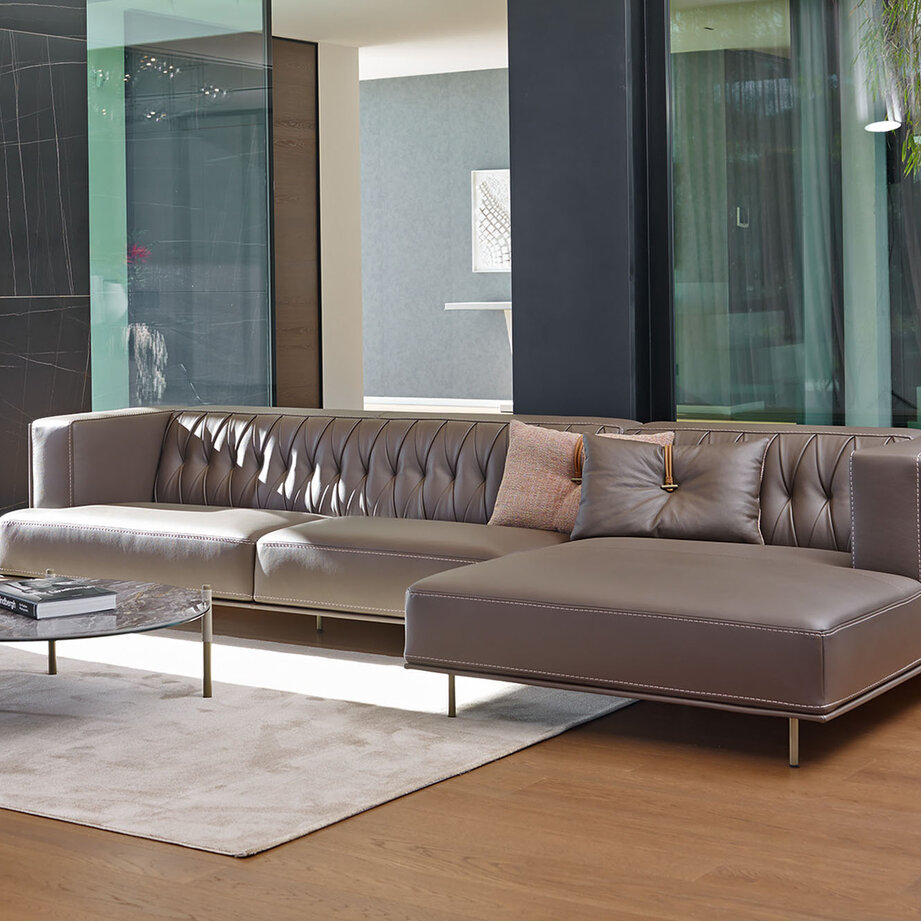 McQueen Sectional Sofa with Chaise - Thumbnail 4